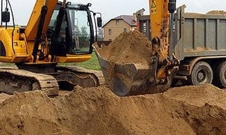 Выкопать яму экскаватором в Каменске-Шахтинском от 943 руб. - 2Землекопа-Ксш